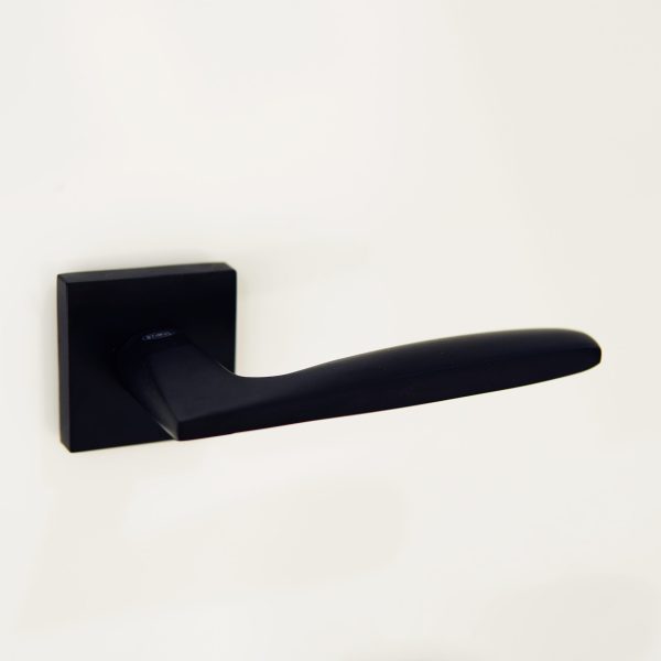 Sleek Black Zinc Alloy Door Handle - Elite Zamak Rosette