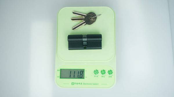 70MM(35+35)Key-Key Normal Cylinder,
Aluminum shell with Brass core,
3 brass keys,
Black,
Screw size M5*55MM - Image 2