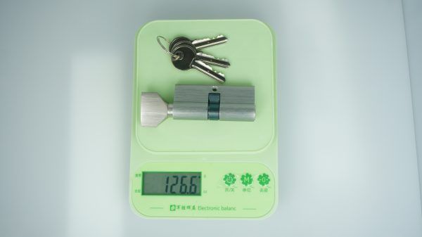 70MM(35+35)Key-Knob normal Cylinder,
Aluminum shell with Brass core,
With fan-shaped Aluminium knob
3 brass keys,
Satin Nickel,
Screw size M5*55MM, - Image 2